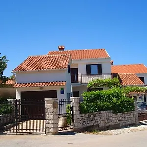 https://apartments-ivan-41.in-istria.net